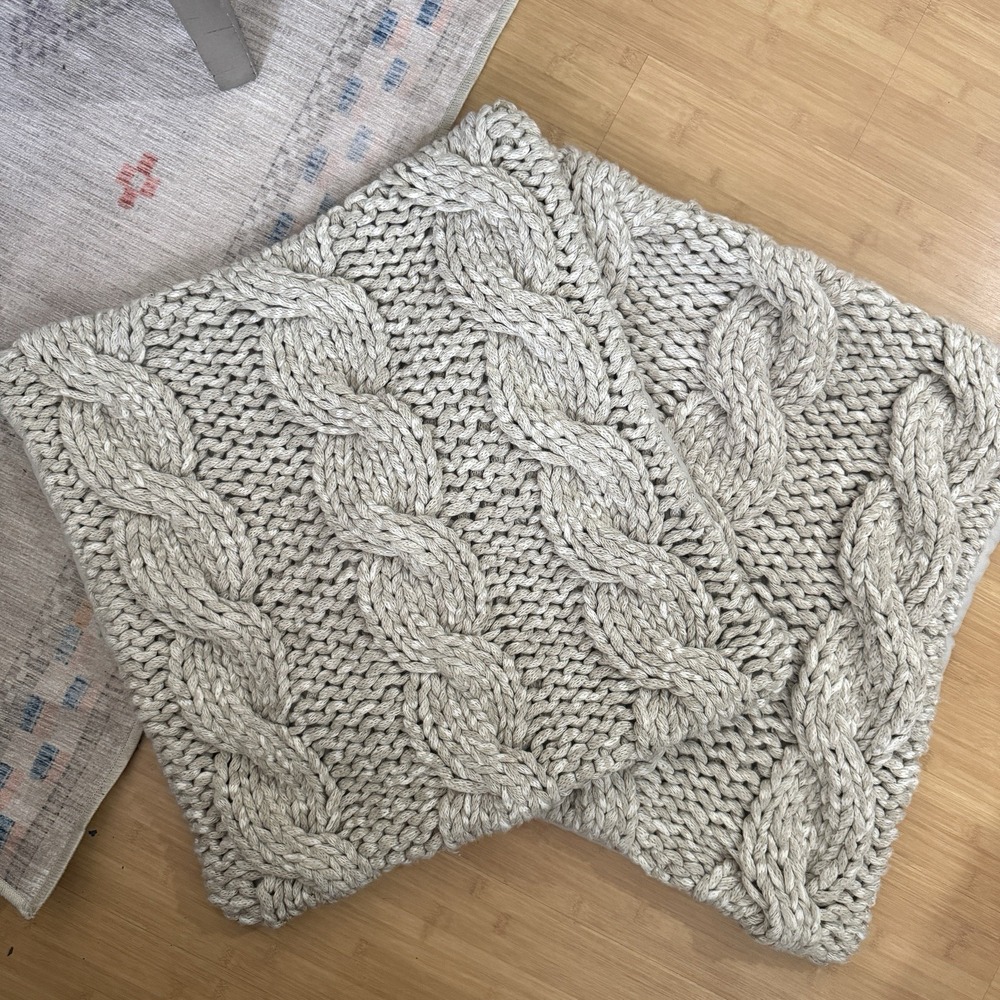 2 Pottery Barn Colossal Chunky Hand Knit 24" X24" Pillow Cover EUC Beige